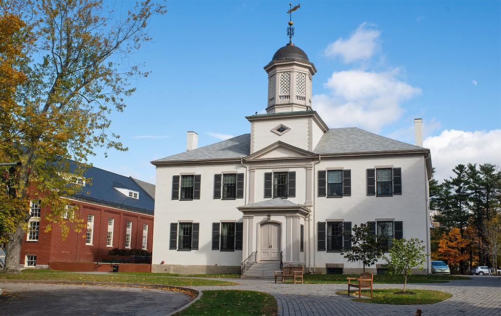 校友 Hall on Portland Campus